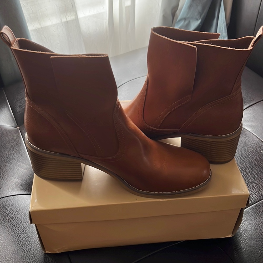 New boots, wore only once